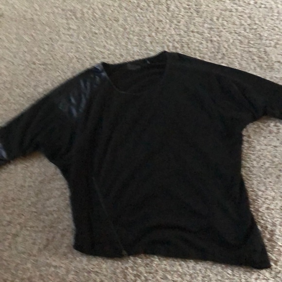 All black asymmetrical hem top - Picture 2 of 6